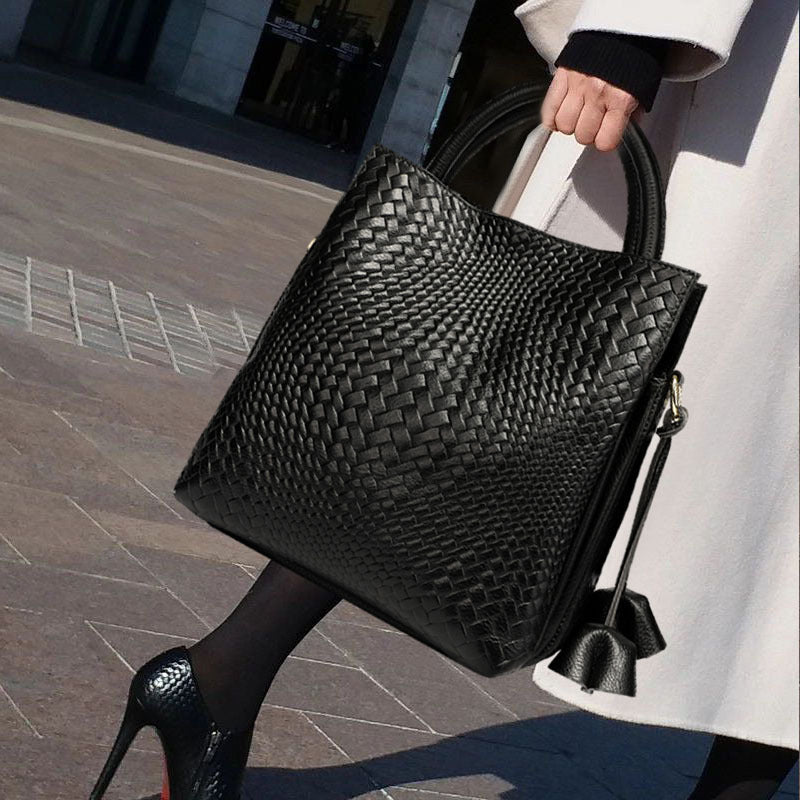 Genuine Leather Women's Bag New Arrival Large Capacity Handbag Women's Elegant Hand Carrying Shoulder Woven Pattern Women's Bag